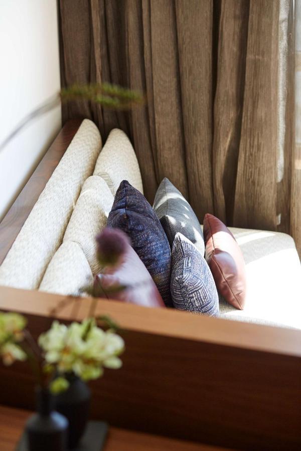 Nobu Hotel Barcellona Esterno foto A collection of cushions