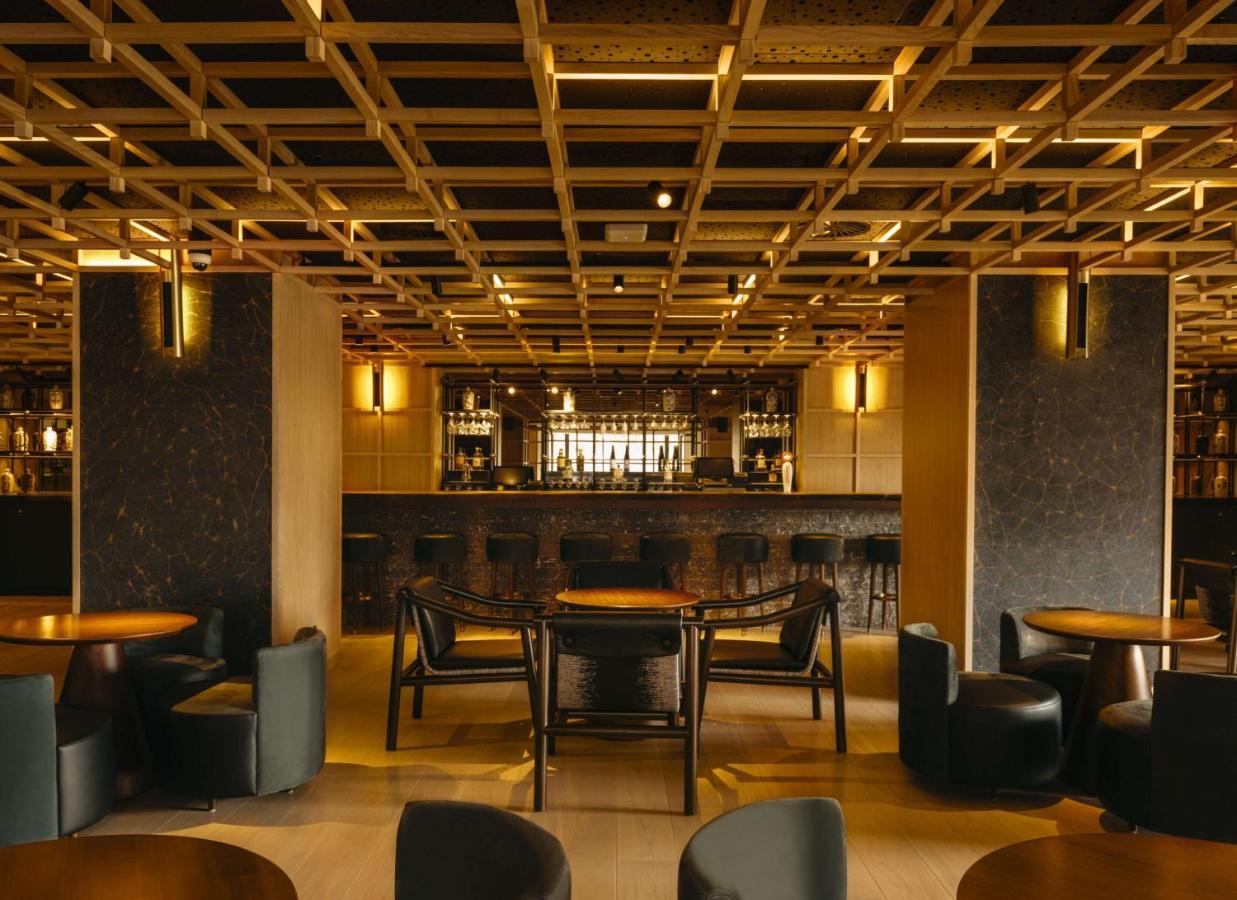 Nobu Hotel Barcellona Esterno foto The interior of the bar