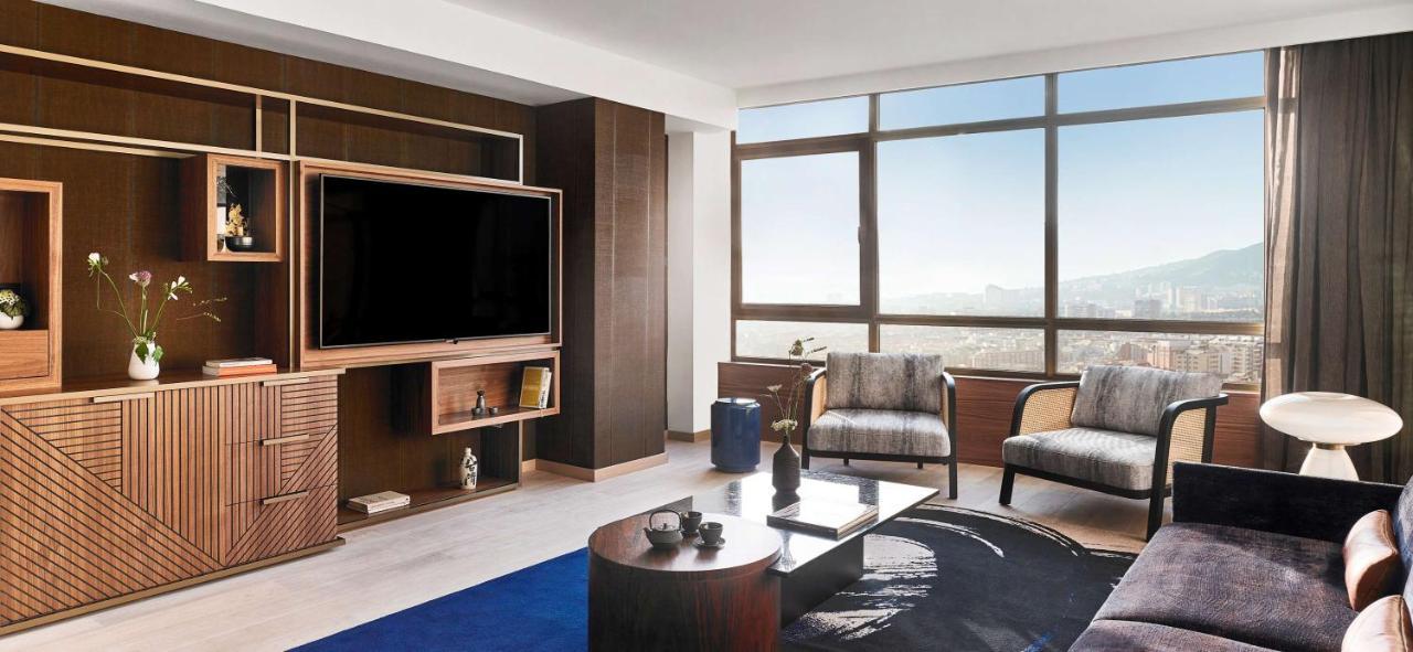 Nobu Hotel Barcellona Esterno foto A living room at the Ritz-Carlton, Chengdu