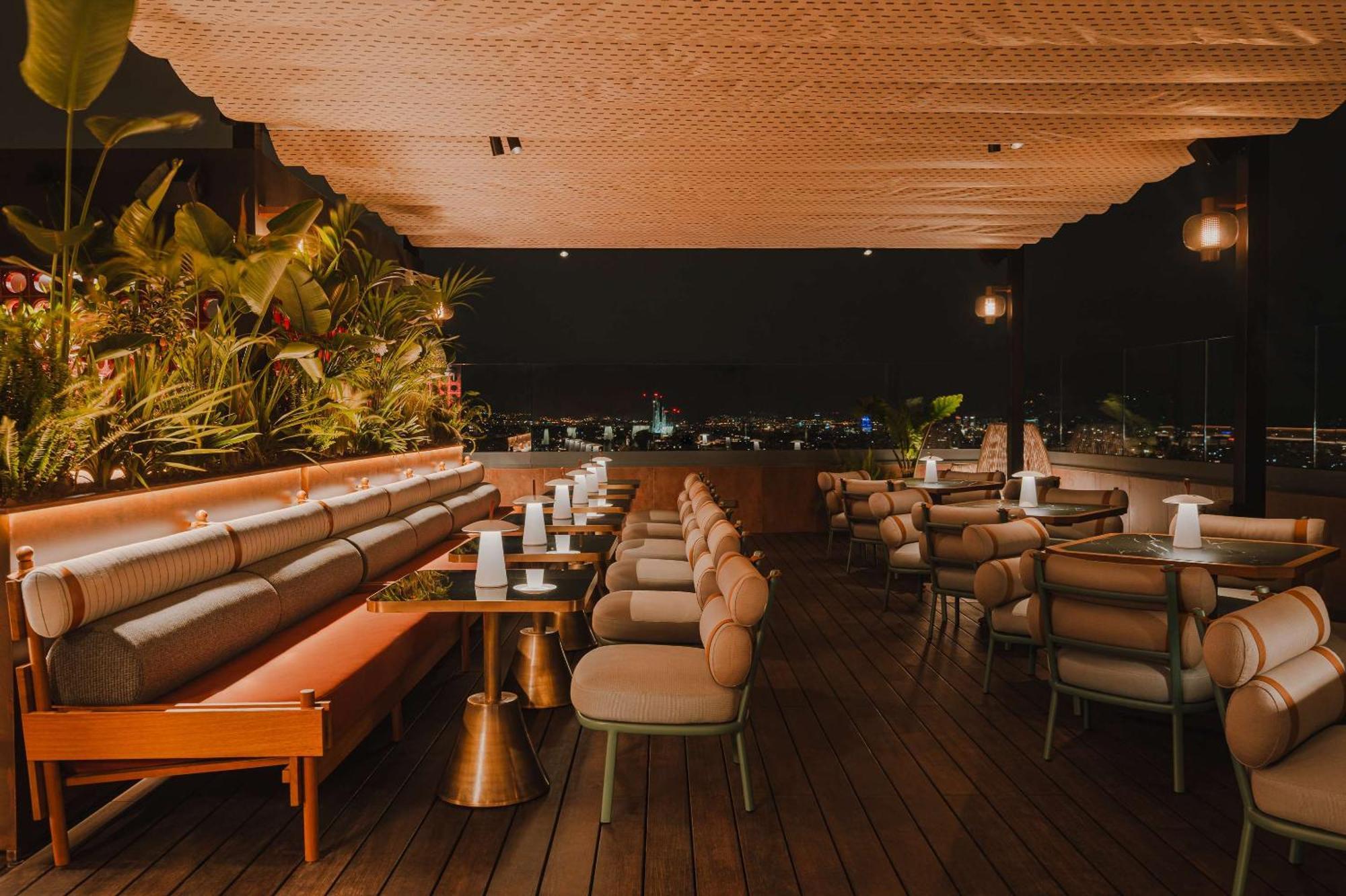 Nobu Hotel Barcellona Esterno foto The rooftop bar at the hotel
