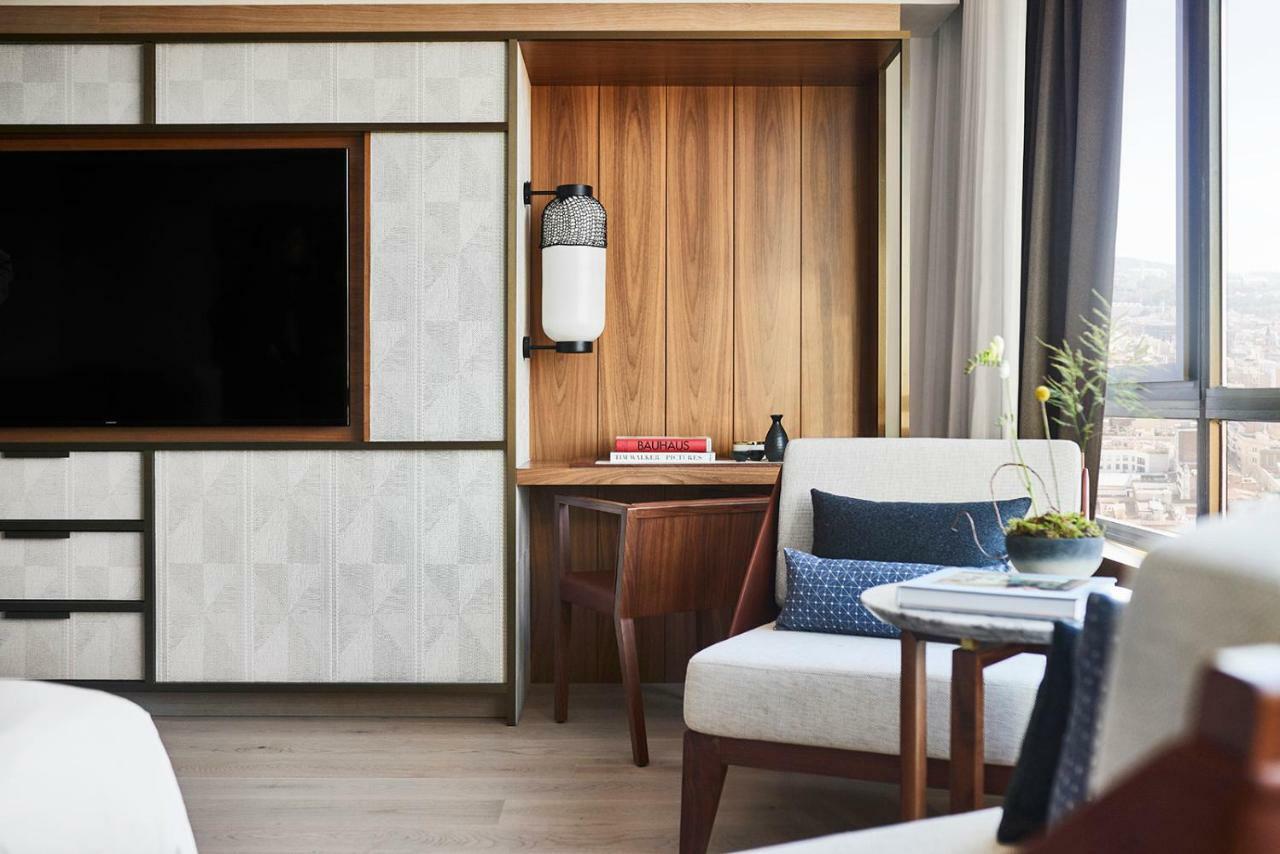 Nobu Hotel Barcellona Esterno foto A guest room at the hotel